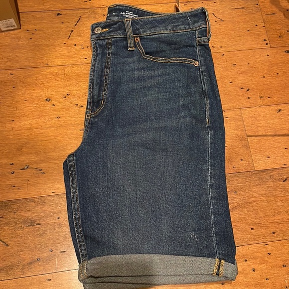 NWT - Old Navy demin shorts with 9inch inseam - Picture 1 of 3